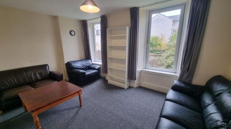 4 bedroom flat to rent - Photo 2