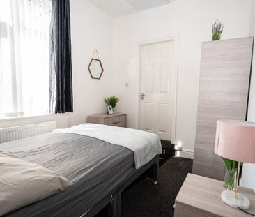1 bedroom in a house share to rent - Photo 2