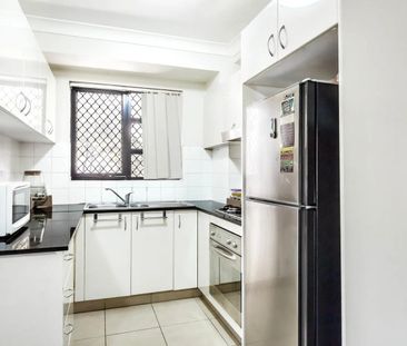 Full-brick, 2 Bedroom Apartment In A Superb Location - Photo 3