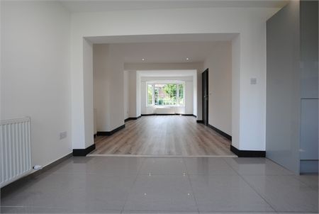 North Road, kent, London - Photo 3