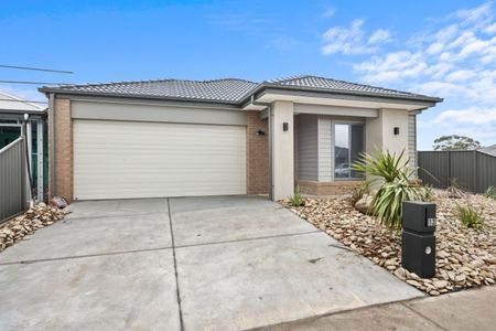 4 BEDROOM FAMILY HOME IN BOTANICA ESTATE - Photo 3