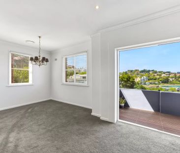 LUXURY HARBOUR-SIDE PENTHOUSE IN PRESTIGIOUS POINT PIPER - Photo 2