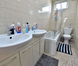 4 bedroom House in Burley Road (4 Bed), Leeds - Photo 5