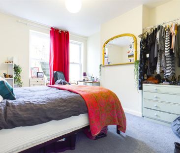 6 bedroom terraced house to rent - Photo 2