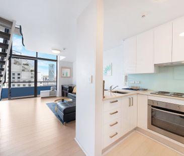 Modern One-Bedroom Loft with Water Views over Darling Harbour - Photo 5