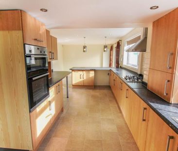 4 bedroom detached house to rent - Photo 4