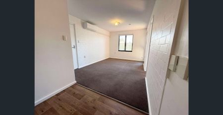 Great location 1 bedroom unit! - Photo 2