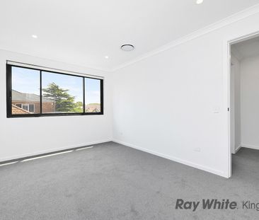 Stunning Five Bedroom Duplex - Photo 3