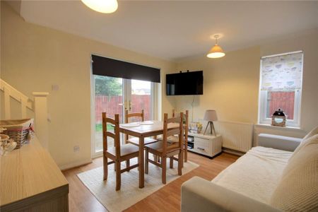 2 bedroom terraced house to rent - Photo 2