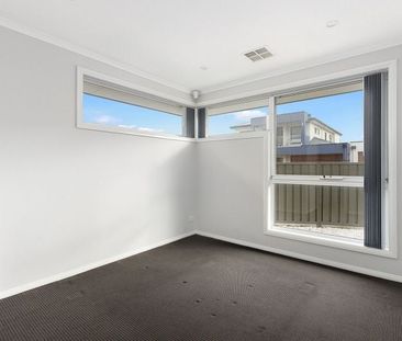 Delightful modern convenience & suburban tranquility - Photo 4