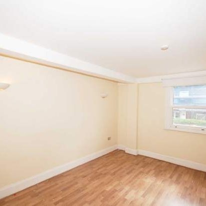 2 bedroom property to rent in London - Photo 1