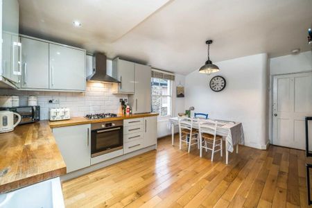 3 bedroom maisonette to rent - Photo 2