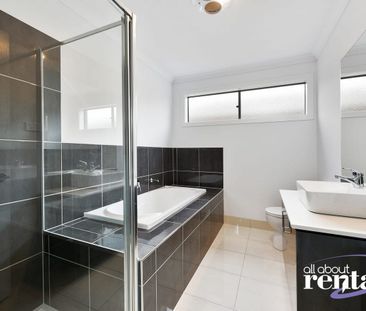 Modern 3-Bed Family Home on Quiet Lotus Street, Pakenham - Photo 4