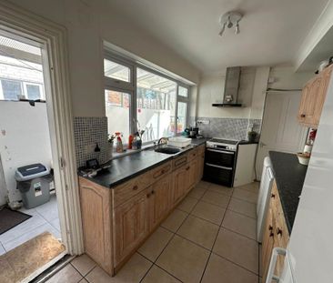 Room 3: 18 Rupert Road, Guildford, GU2 7NE - Photo 4