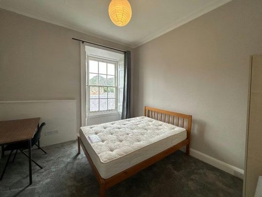 3 bedroom flat to rent - Photo 1