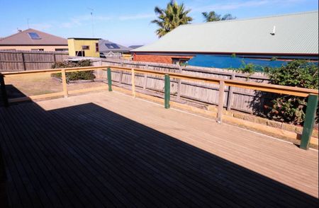 Spacious Family Home - Photo 5