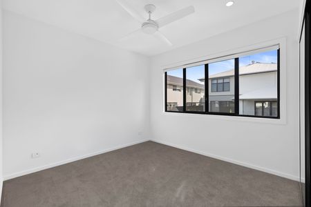 Elegance and Luxury in Everton Park - Photo 3