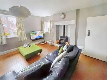 2 bedroom terraced house to rent - Photo 2