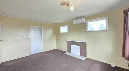 3-Bed Home with Secure Space for Kids & Pets - Photo 3