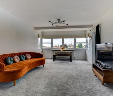 1 Bed Flat, The Drive, BN3 - Photo 3