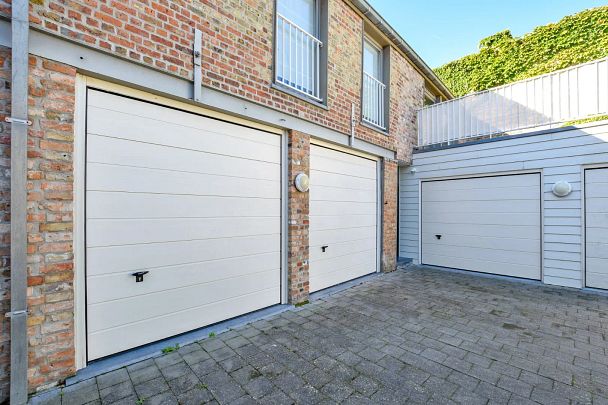 Ruim gemeubeld 3-slaapkamerappartement (circa 156m²) inclusief garage te Nieuwpoort. - Foto 1