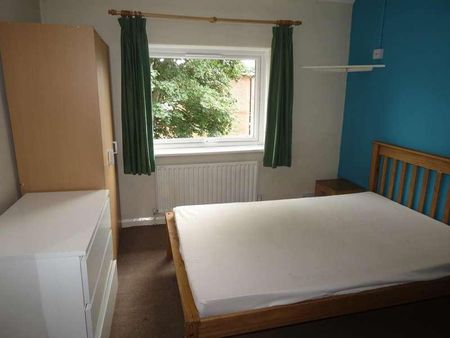 Bedroom Detached House In Winton, BH9 - Photo 2