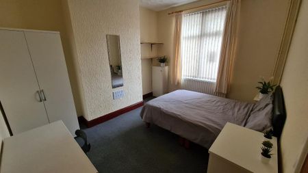 5 bedroom terraced house to rent - Photo 3