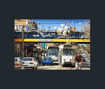 FULLY FURNISHED SPACIOUS RENOVATED STUDIO - PRIME ST KILDA LOCATION - Photo 3