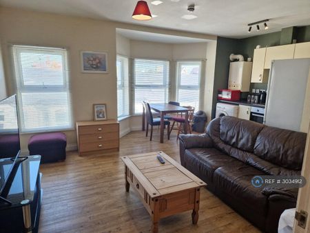 1 bedroom flat to rent - Photo 3