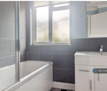 4 bedroom terraced house to rent - Photo 3