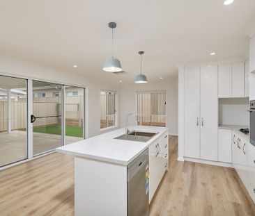 Modern Elegance and Everyday Comfort - Photo 5