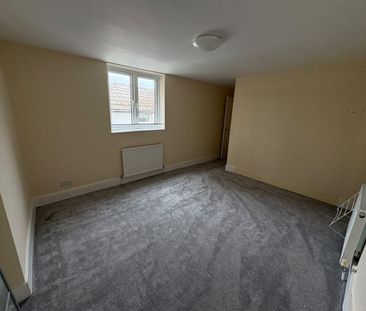 2 Bed Flat, Woodhill, SE18 - Photo 6