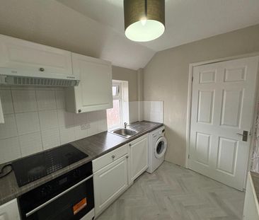 Gorse Hill, Fishponds - Photo 3