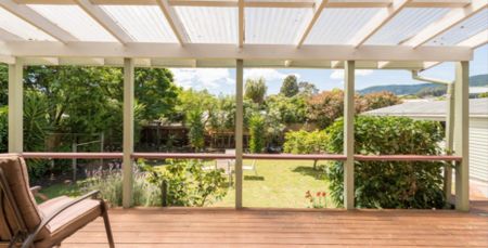 Character on Queen - Photo 4