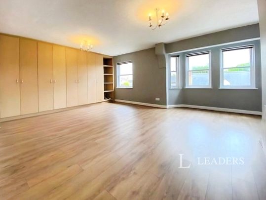 3 bedroom apartment to rent The Croft, PE9 - Photo 1