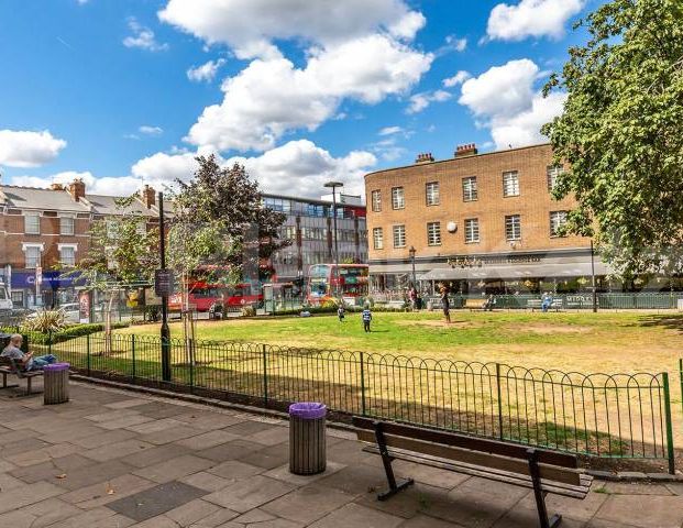 Cosy 1 bed with wood floors and good storage space mins to shops - Photo 1