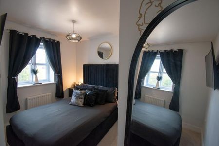 3 bedroom semi-detached house to rent - Photo 2