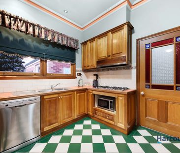 Family Home in Derrimut Heath Estate. - Photo 1