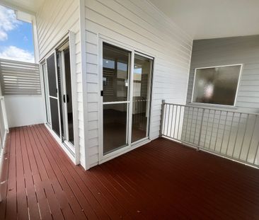 BEAUTIFULLY POSITIONED LARGE FAMILY HOME - Photo 6