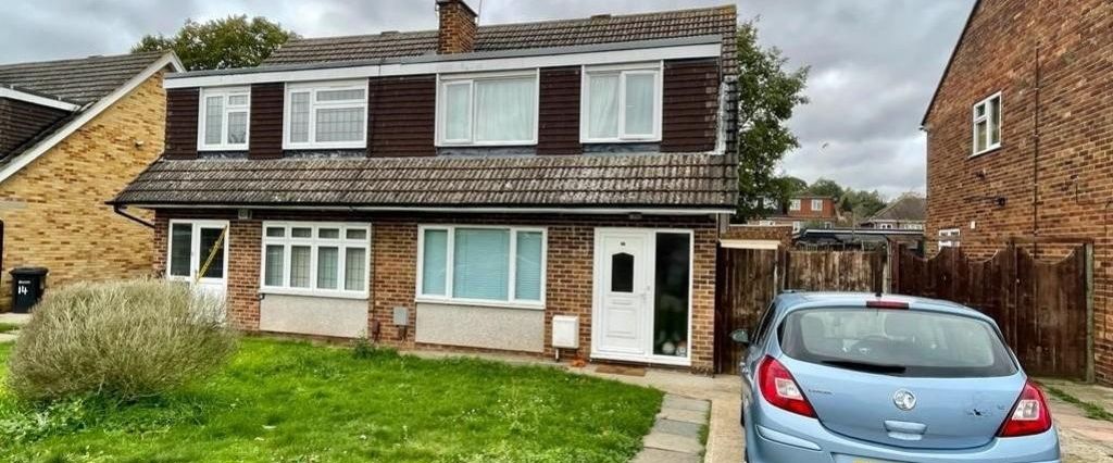 4 bedroom semi-detached house to rent - Photo 1