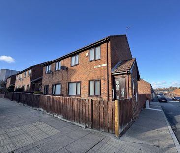 3 bedroom end of terrace house to rent - Photo 1