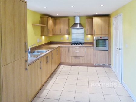 2 bedroom maisonette to rent - Photo 3