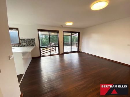 Stunning Home, Solar plus Tesla battery with Modern Amenities - Photo 5