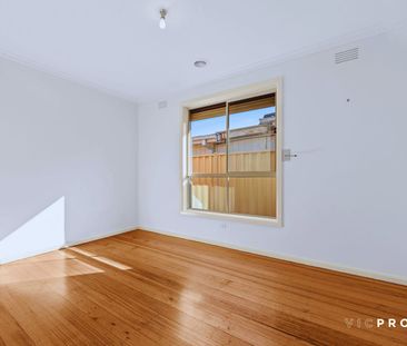 21 Lima Street, St Albans, Vic 3021 - Photo 2