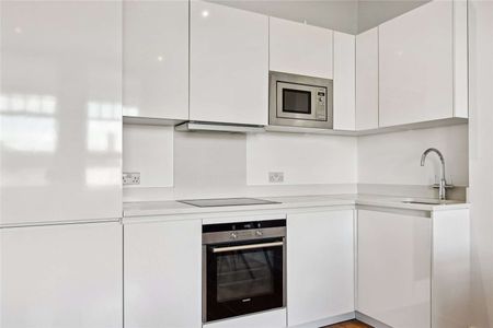 A bright and well presented two bedroom apartment in a highly sought after Knightsbridge location. - Photo 3