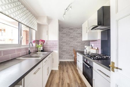 2 bedroom maisonette to rent - Photo 5