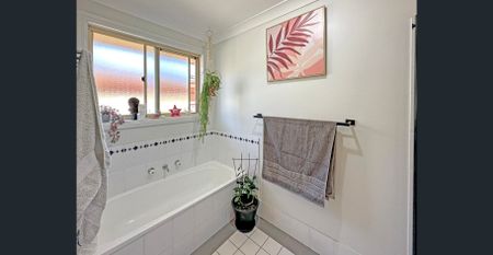 Charming Family Home in Dubbo - Photo 2