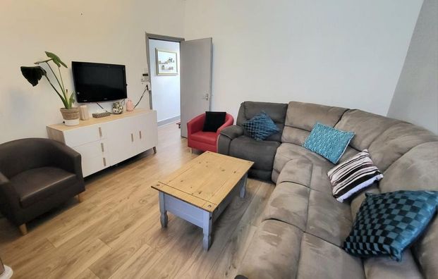 3 bedroom semi-detached house to rent - Photo 1