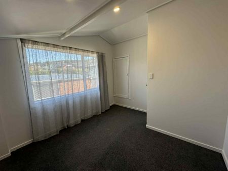Tastefully designed and well appointed! - Photo 5