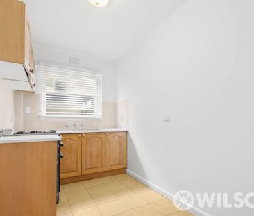 Ground floor one bedroom with courtyard - Photo 1